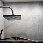 Luxury Brand New Location Apartment *