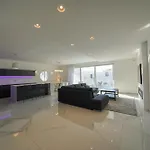 Luxury Brand New Location Apartment