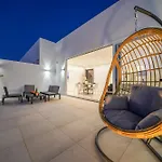 Luxury Brand New Location Apartment *