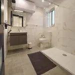 Luxury Brand New Location *