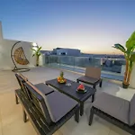 Apartment Luxury Brand New Location *