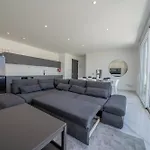 Apartment Luxury Brand New Location