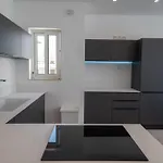 Luxury Brand New Location Apartment *