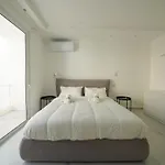 Apartment Luxury Brand New Location *