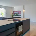 Apartment Luxury Brand New Location *