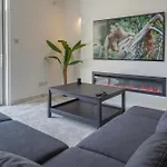 Luxury Brand New Location *