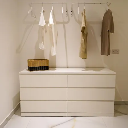Luxury Brand New Location شقة *