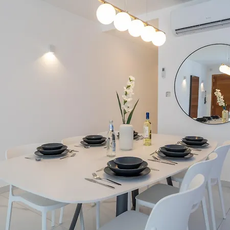 Luxury Brand New Location Apartment
