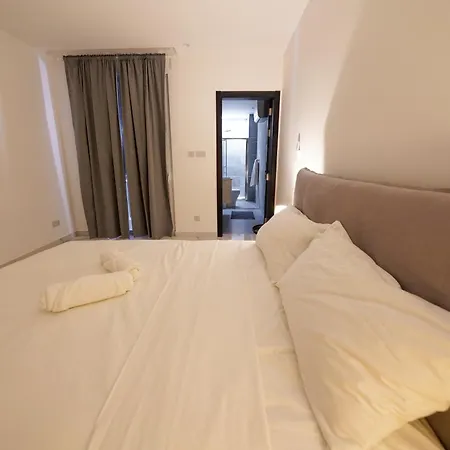 Luxury Brand New Location Apartment