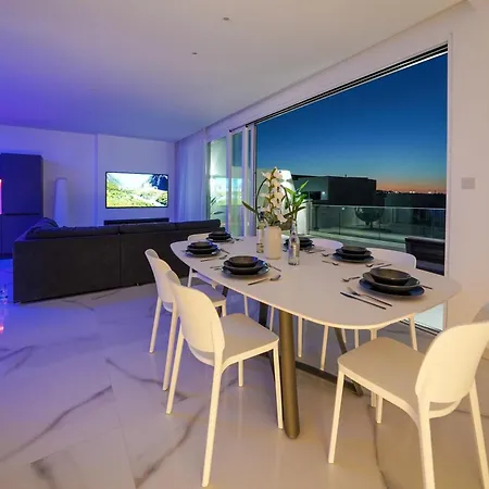 Luxury Brand New Location Apartment