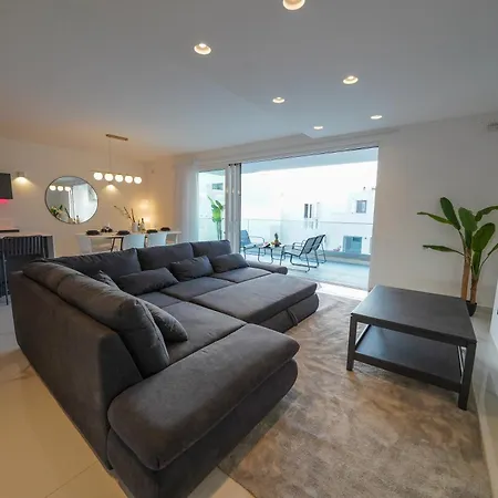 Apartment Luxury Brand New Location *