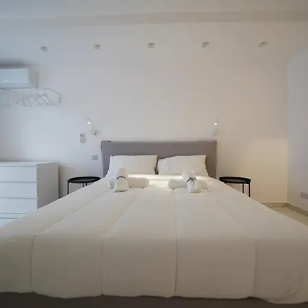 Luxury Brand New Location *