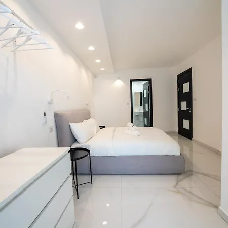 Luxury Brand New Location Daire