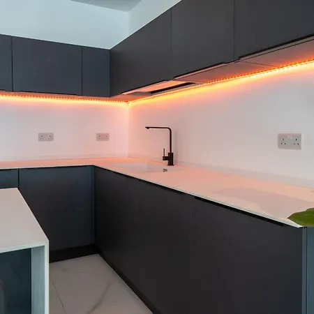 Luxury Brand New Location Daire Is-Swieqi