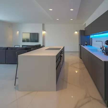 Luxury Brand New Location * Is-Swieqi