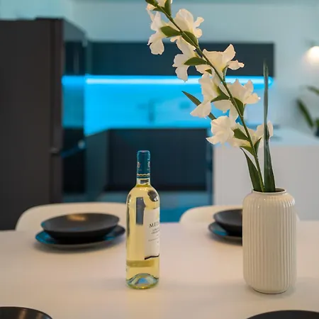 Luxury Brand New Location Apartament *