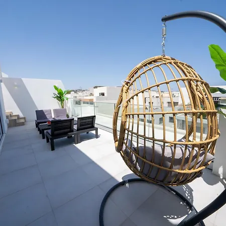 Luxury Brand New Location Apartment