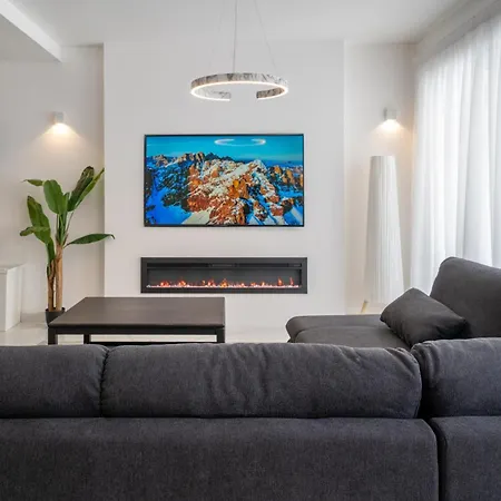 Apartment Luxury Brand New Location