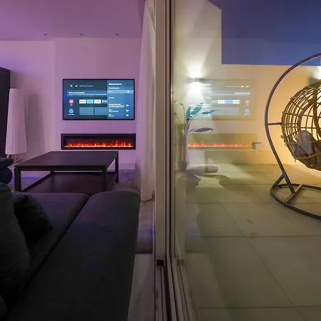 Luxury Brand New Location Apartment