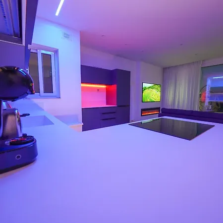 Apartment Luxury Brand New Location *