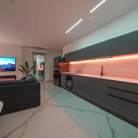 Luxury Brand New Location Daire