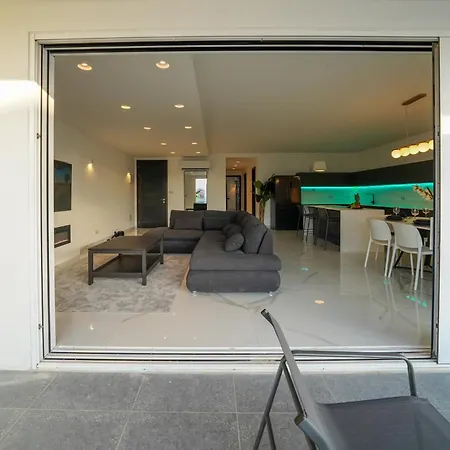 Luxury Brand New Location