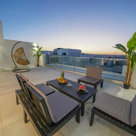 Apartment Luxury Brand New Location *