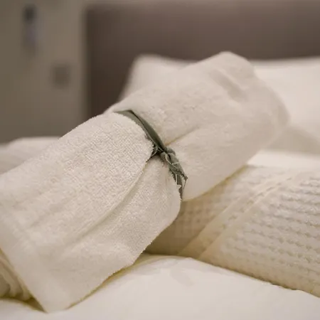 Luxury Brand New Location *