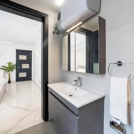 Luxury Brand New Location