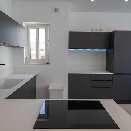 Luxury Brand New Location Daire *