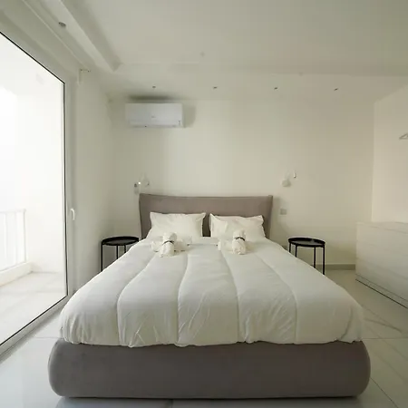 Apartment Luxury Brand New Location *