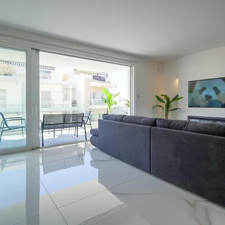 Luxury Brand New Location *