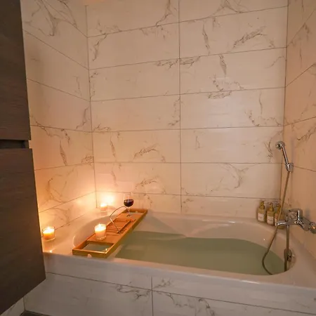 Luxury Brand New Location *