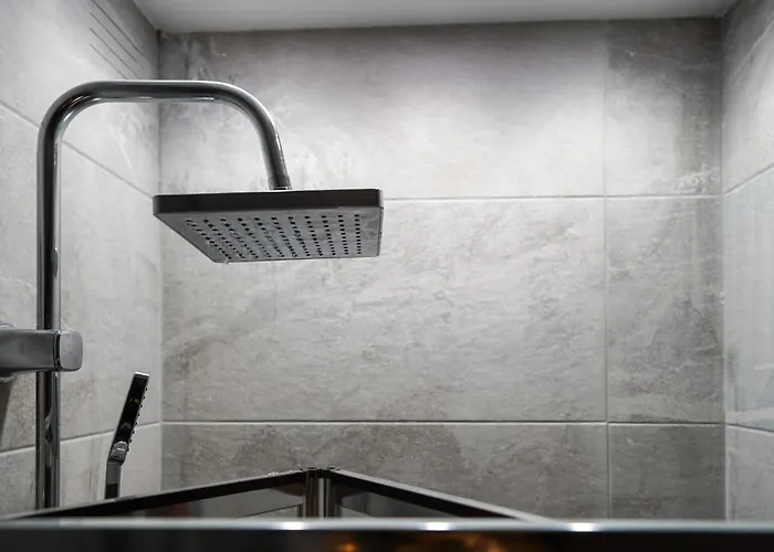 Luxury Brand New Location شقة *