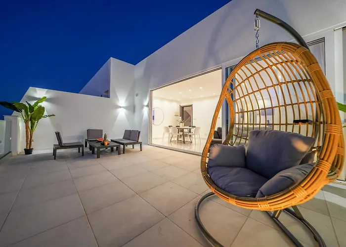 Luxury Brand New Location شقة *