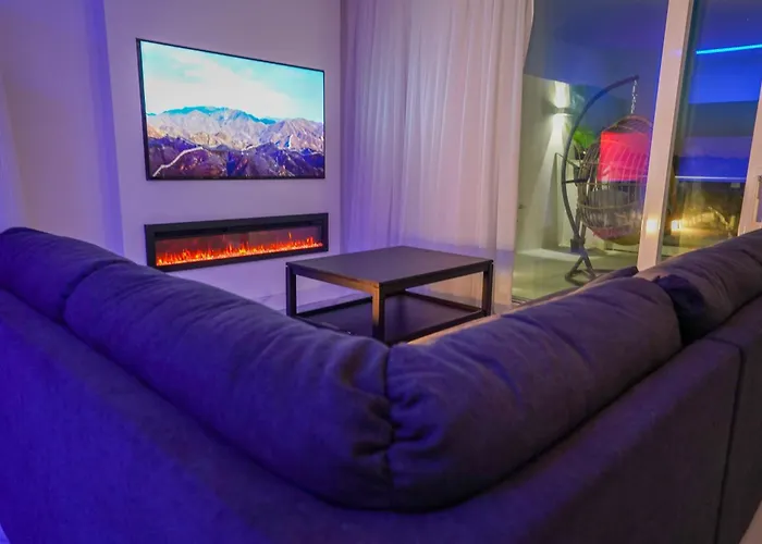 شقة Luxury Brand New Location *