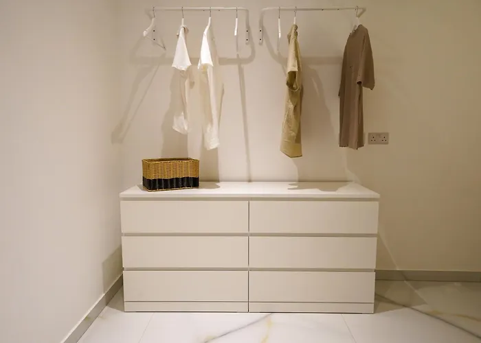 Luxury Brand New Location شقة *