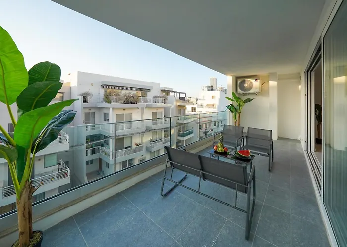 Luxury Brand New Location