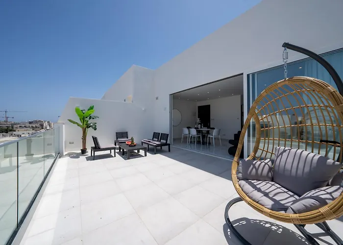 Luxury Brand New Location *