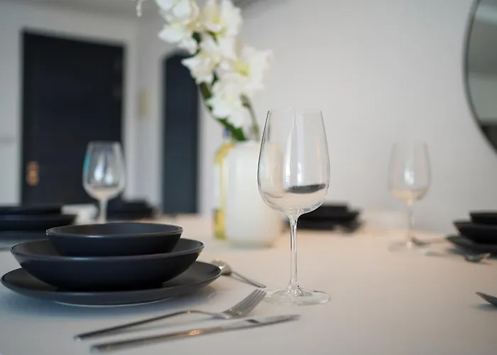 Luxury Brand New Location *