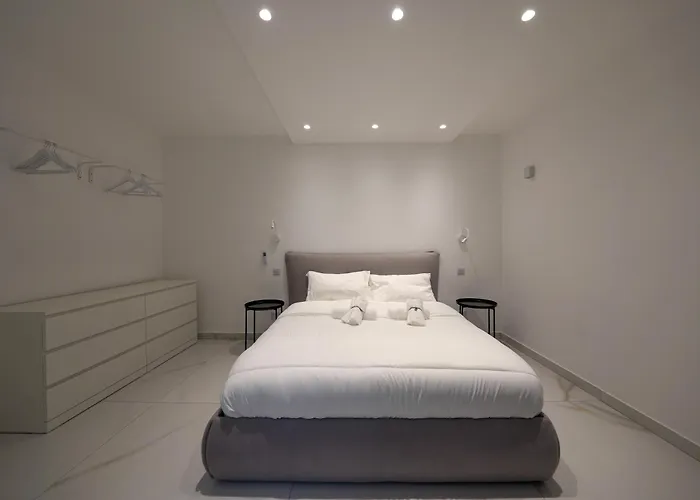 Luxury Brand New Location شقة *