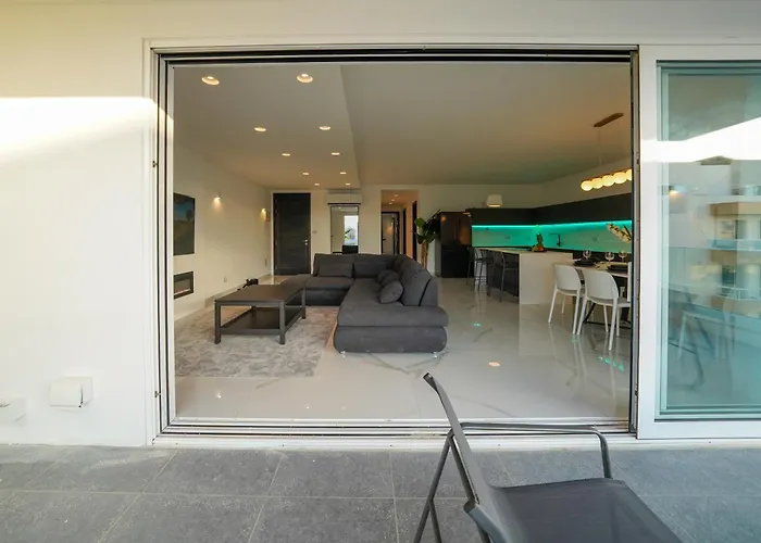 Luxury Brand New Location