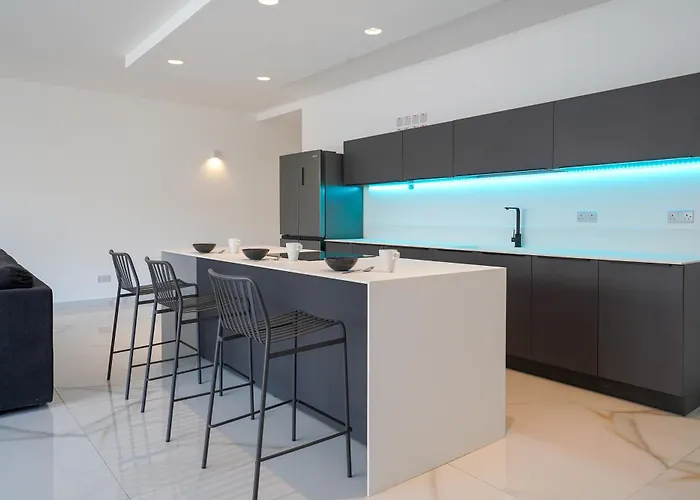 Luxury Brand New Location