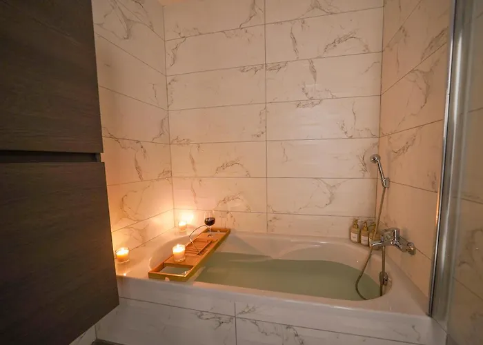 Luxury Brand New Location *