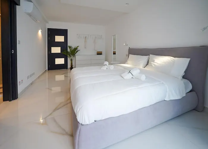 Luxury Brand New Location Lejlighed